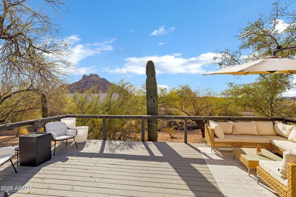 Image 2 of property listing at 2306 N 55TH Street, Phoenix, AZ 85008