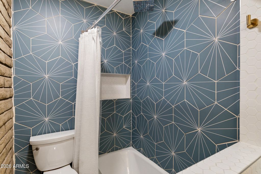 Image 23 of property listing at 2306 N 55TH Street, Phoenix, AZ 85008