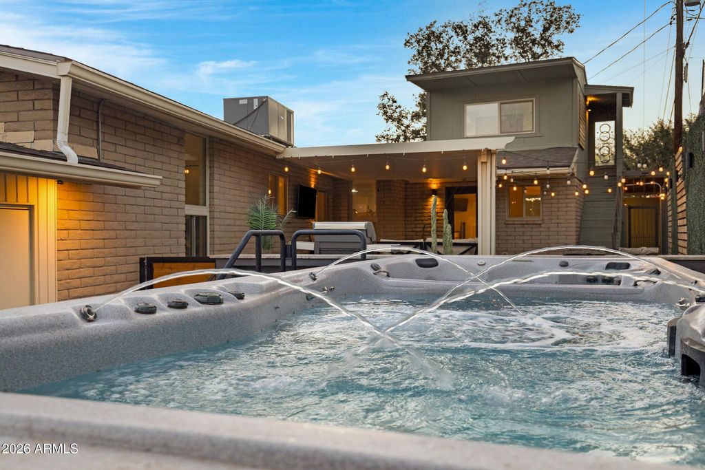 Image 26 of property listing at 2306 N 55TH Street, Phoenix, AZ 85008