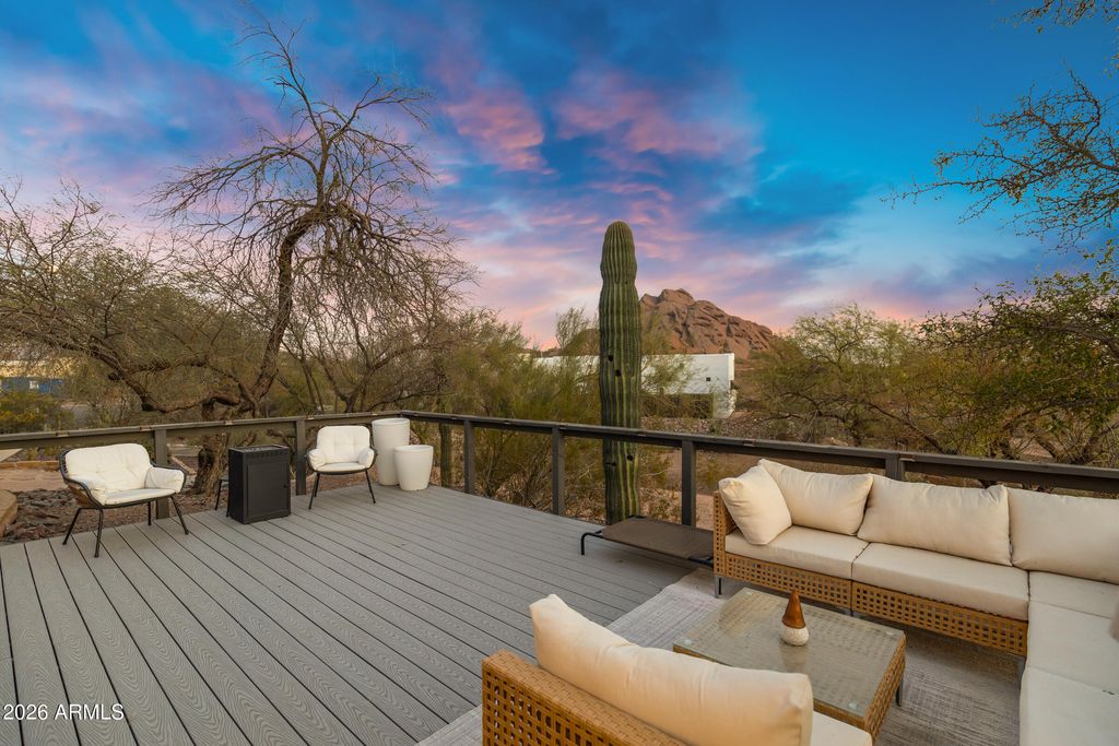 Image 3 of property listing at 2306 N 55TH Street, Phoenix, AZ 85008