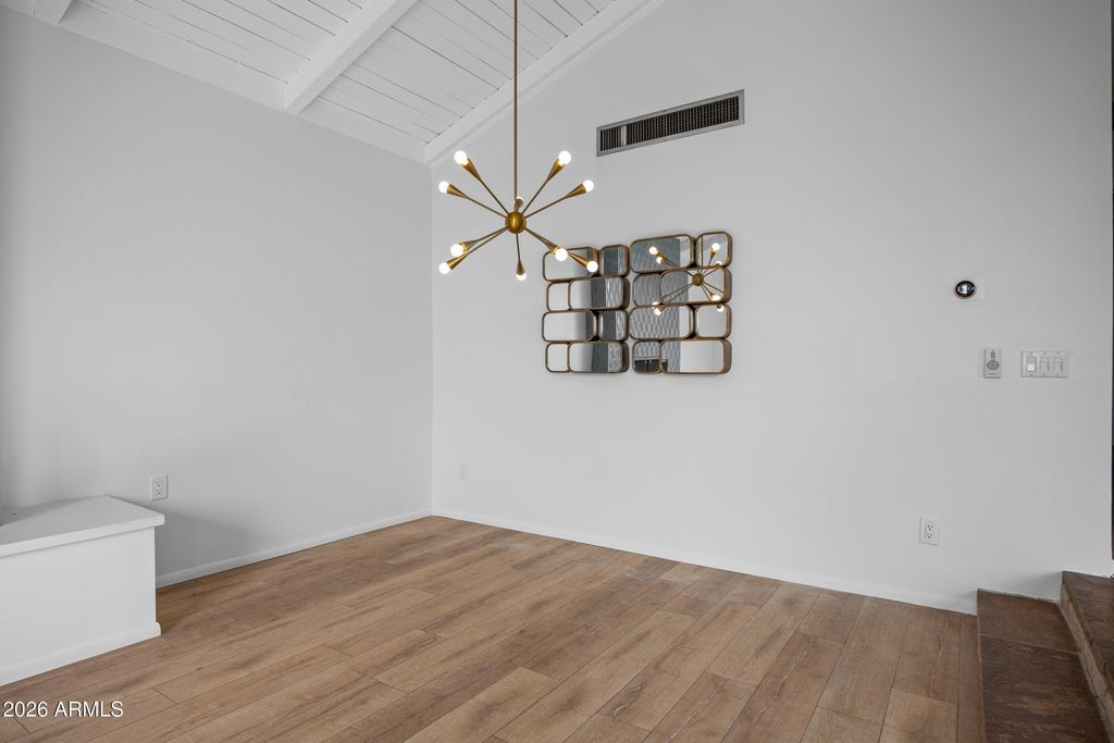 Image 7 of property listing at 2306 N 55TH Street, Phoenix, AZ 85008