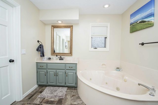 3834 E Stanford Street, Springfield, MO 65809