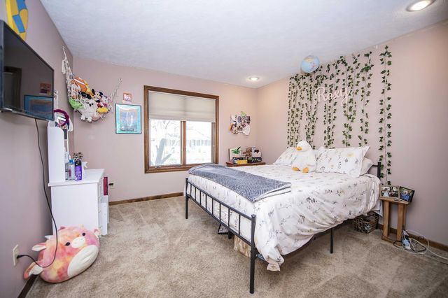 3834 E Stanford Street, Springfield, MO 65809