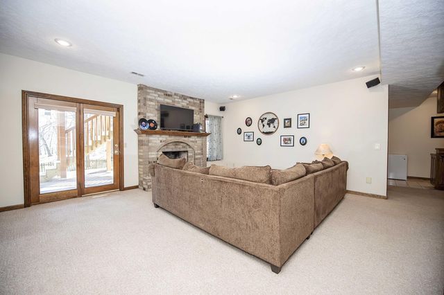 3834 E Stanford Street, Springfield, MO 65809