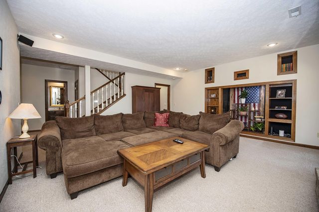 3834 E Stanford Street, Springfield, MO 65809