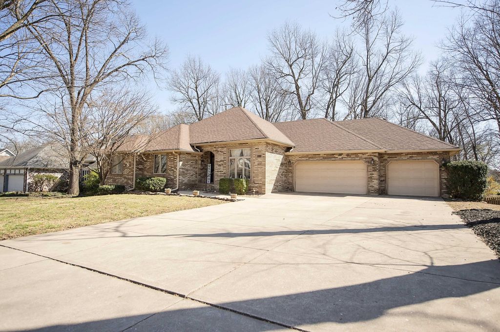 3834 E Stanford Street, Springfield, MO 65809