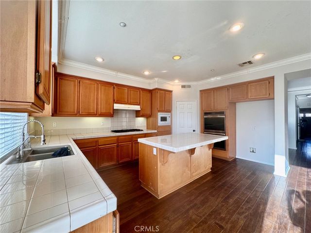 6274 S Kingsmill Court, Fontana, CA 92336