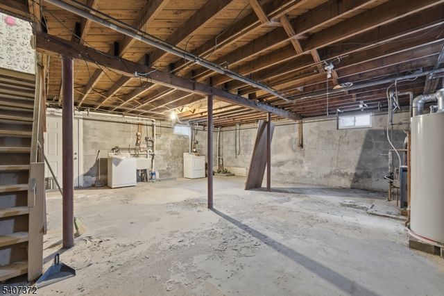 30 Reynolds Ave, Parsippany-troy Hills Twp., NJ 07054