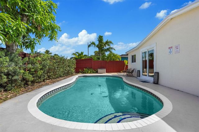 5920 NE 2nd Ter, Oakland Park, FL 33334