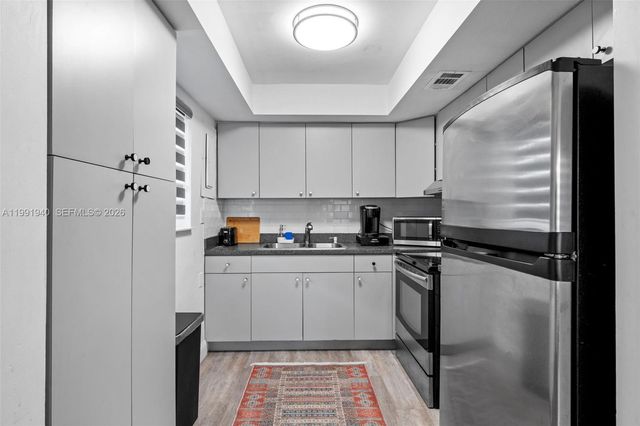 5920 NE 2nd Ter, Oakland Park, FL 33334