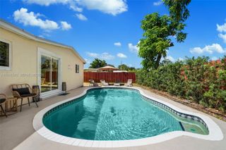 5920 NE 2nd Ter, Oakland Park, FL 33334