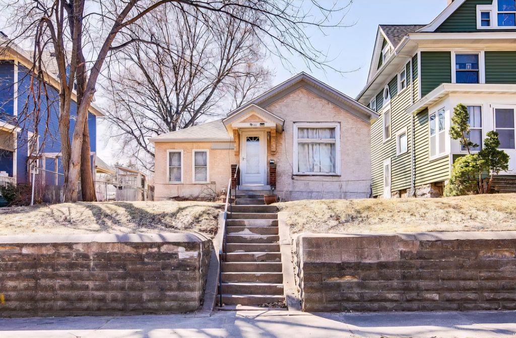 300 Baker Street E, Saint Paul, MN 55107