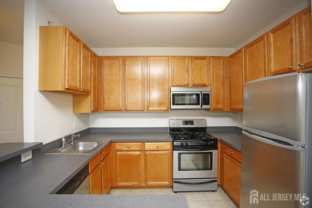 360 Lehigh Avenue 107, Perth Amboy, NJ 08861