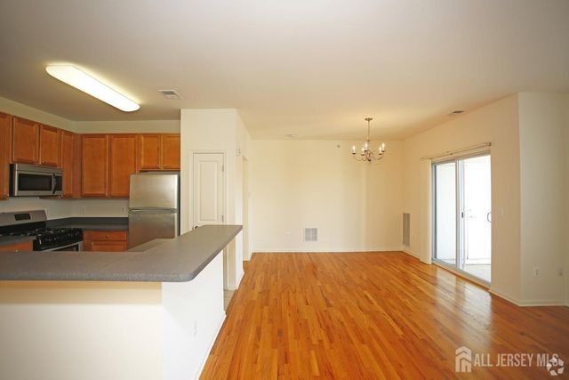 360 Lehigh Avenue 107, Perth Amboy, NJ 08861