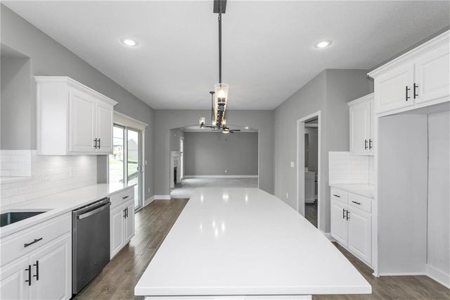11140 N Bristol Avenue, Kansas City, MO 64156