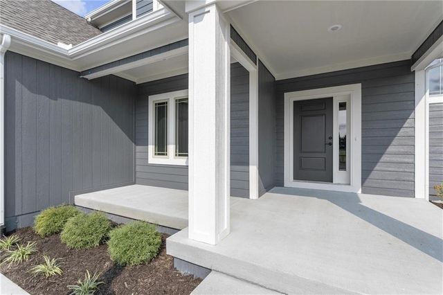 11140 N Bristol Avenue, Kansas City, MO 64156