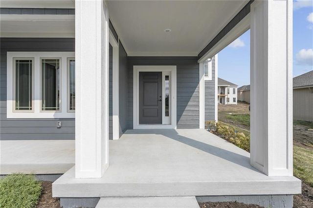11140 N Bristol Avenue, Kansas City, MO 64156