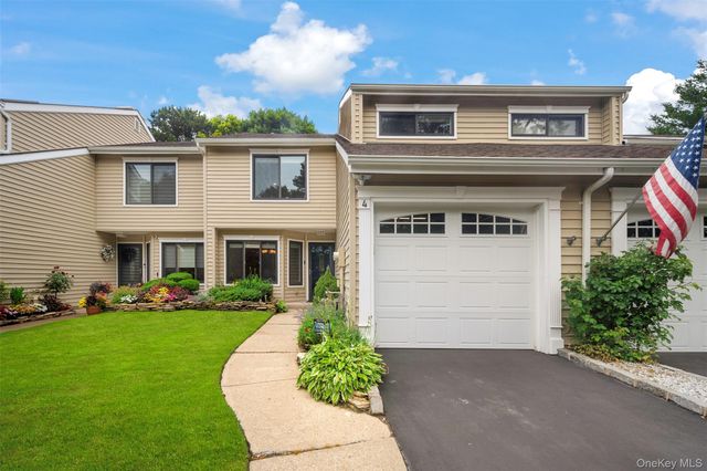 4 Hidden Pines Way 4, Bohemia, NY 11716