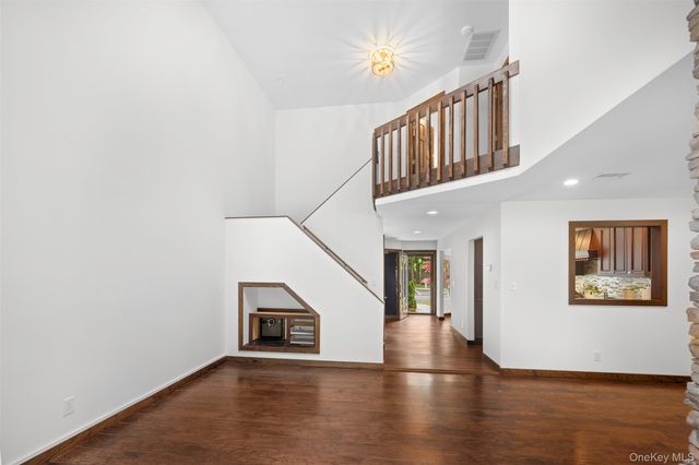4 Hidden Pines Way 4, Bohemia, NY 11716
