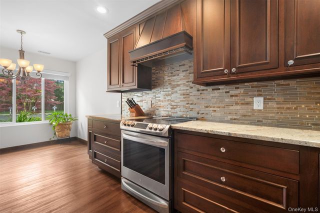 4 Hidden Pines Way 4, Bohemia, NY 11716