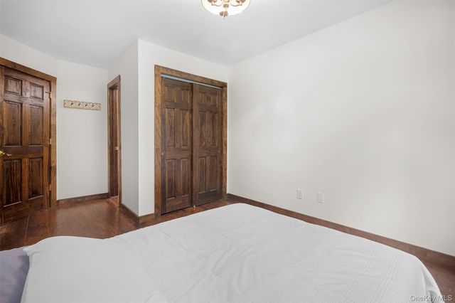 4 Hidden Pines Way 4, Bohemia, NY 11716