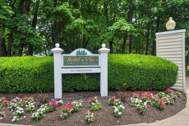 4 Hidden Pines Way 4, Bohemia, NY 11716