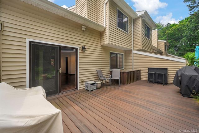 4 Hidden Pines Way 4, Bohemia, NY 11716