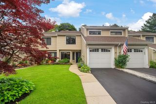 4 Hidden Pines Way 4, Bohemia, NY 11716