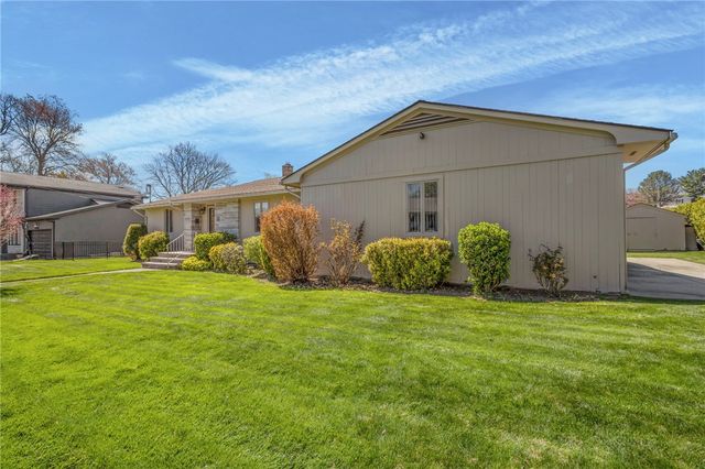 66 West River Parkway, North Providence, RI 02904