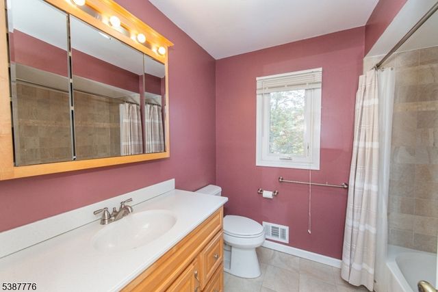 65 Stockton Ct, Parsippany-troy Hills Twp., NJ 07950