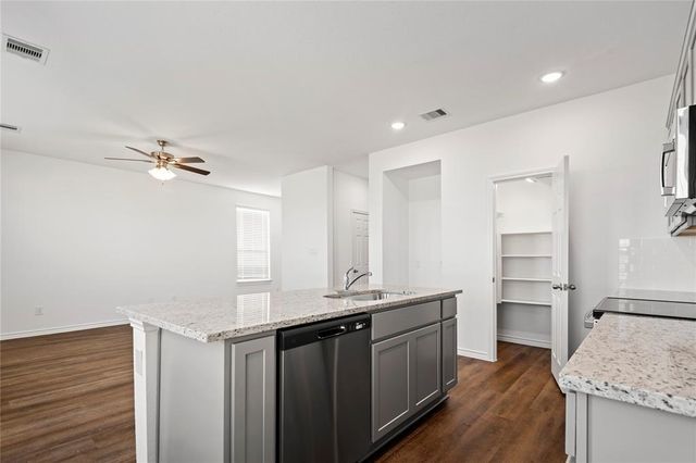 808 Stoney Point Lane, Dayton, TX 77535