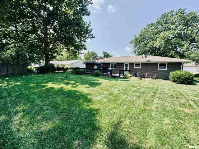 7510 N MIRAMAR Drive, Peoria, IL 61614