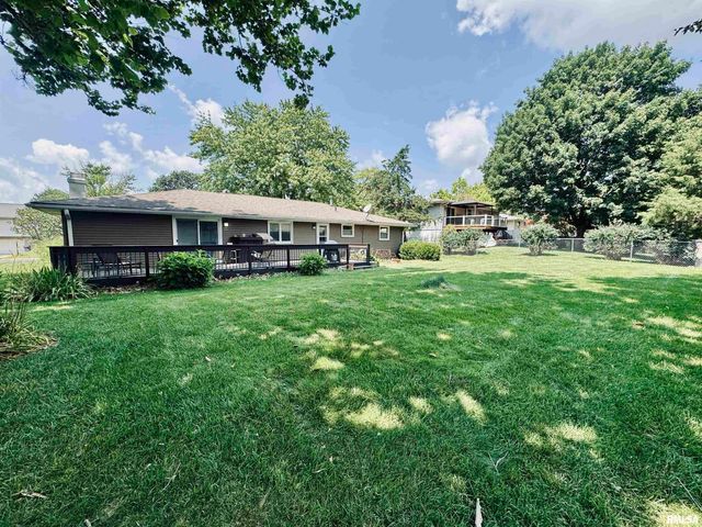 7510 N MIRAMAR Drive, Peoria, IL 61614