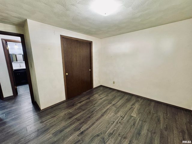 7510 N MIRAMAR Drive, Peoria, IL 61614