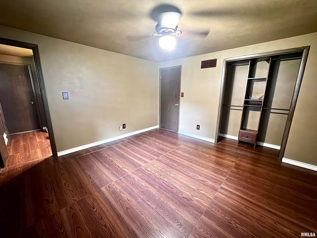 7510 N MIRAMAR Drive, Peoria, IL 61614
