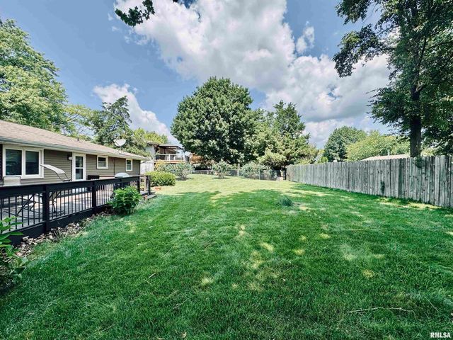 7510 N MIRAMAR Drive, Peoria, IL 61614