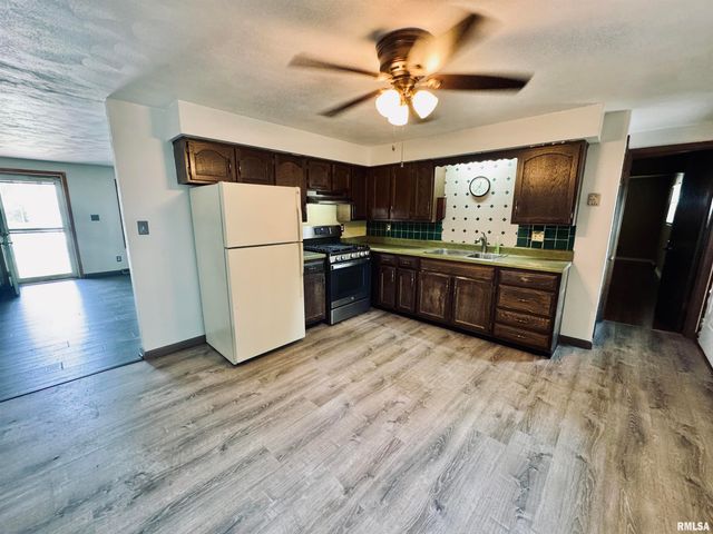 7510 N MIRAMAR Drive, Peoria, IL 61614