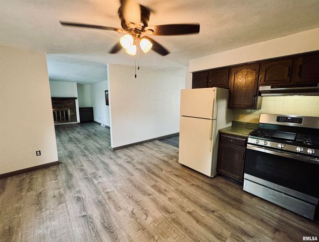 7510 N MIRAMAR Drive, Peoria, IL 61614