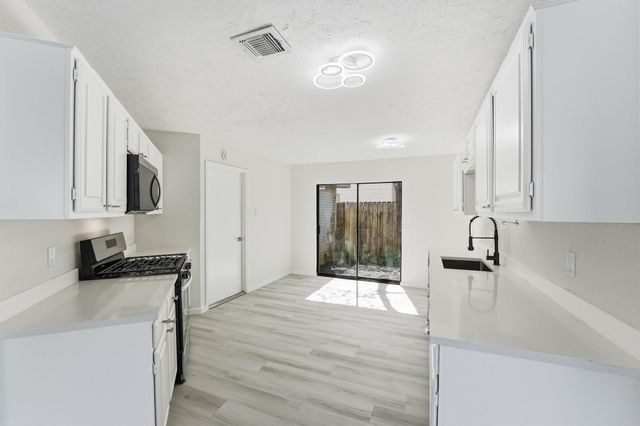 2210 Trail West Street, Sugar Land, TX 77478