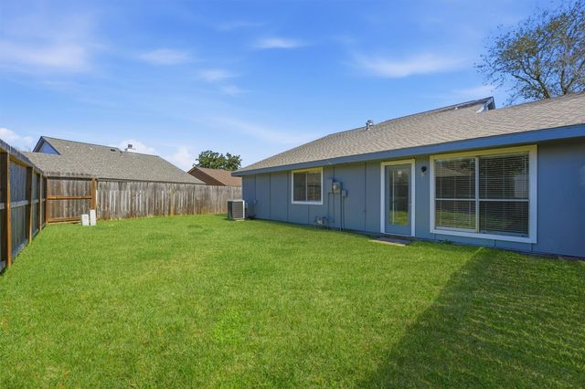 2210 Trail West Street, Sugar Land, TX 77478