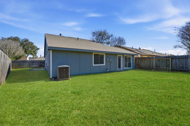 2210 Trail West Street, Sugar Land, TX 77478