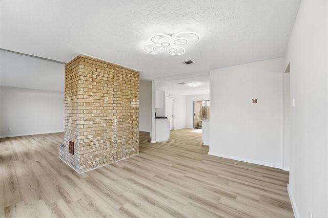 2210 Trail West Street, Sugar Land, TX 77478