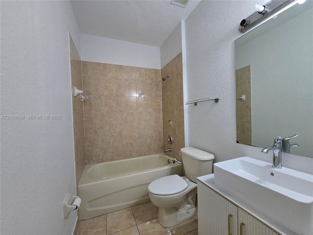 10924 SW 182nd Ln, Miami, FL 33157