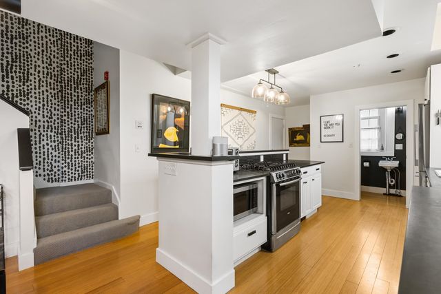 348 Maplewood Ave Apt 4, Portsmouth, NH 03801