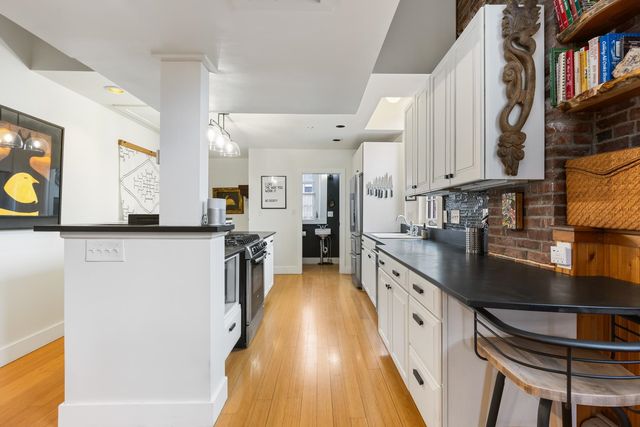 348 Maplewood Ave Apt 4, Portsmouth, NH 03801