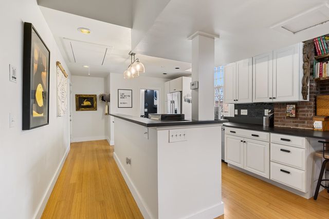 348 Maplewood Ave Apt 4, Portsmouth, NH 03801