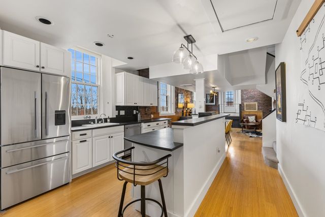 348 Maplewood Ave Apt 4, Portsmouth, NH 03801