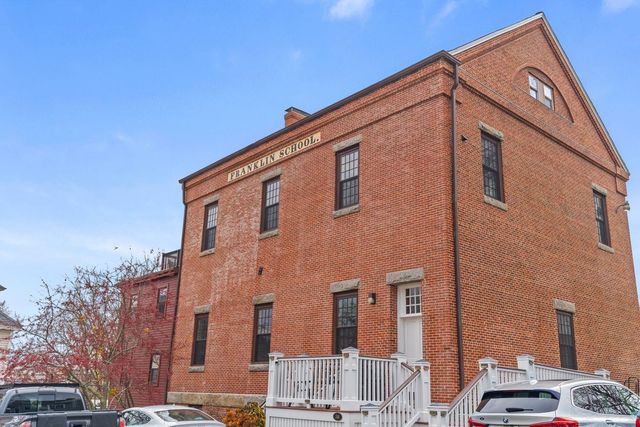348 Maplewood Ave Apt 4, Portsmouth, NH 03801