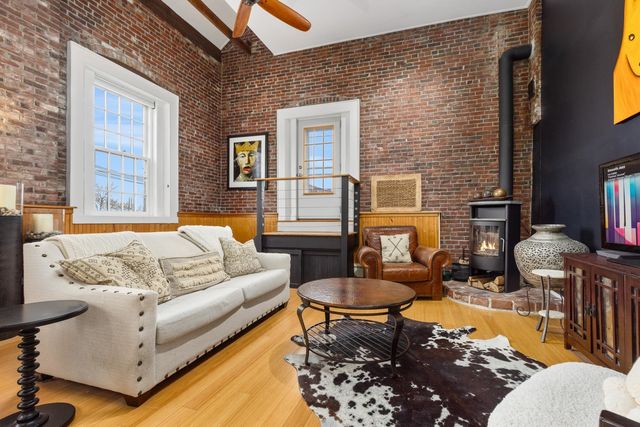 348 Maplewood Ave Apt 4, Portsmouth, NH 03801