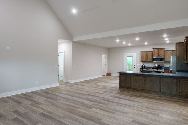 2010 Lafayette Rd, Red Boiling Springs, TN 37150